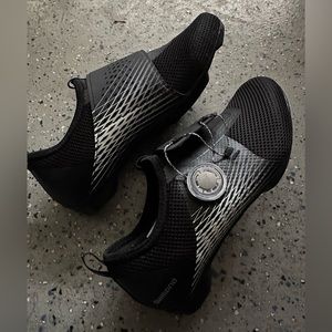 Women’s indoor cycling shoes size 5
